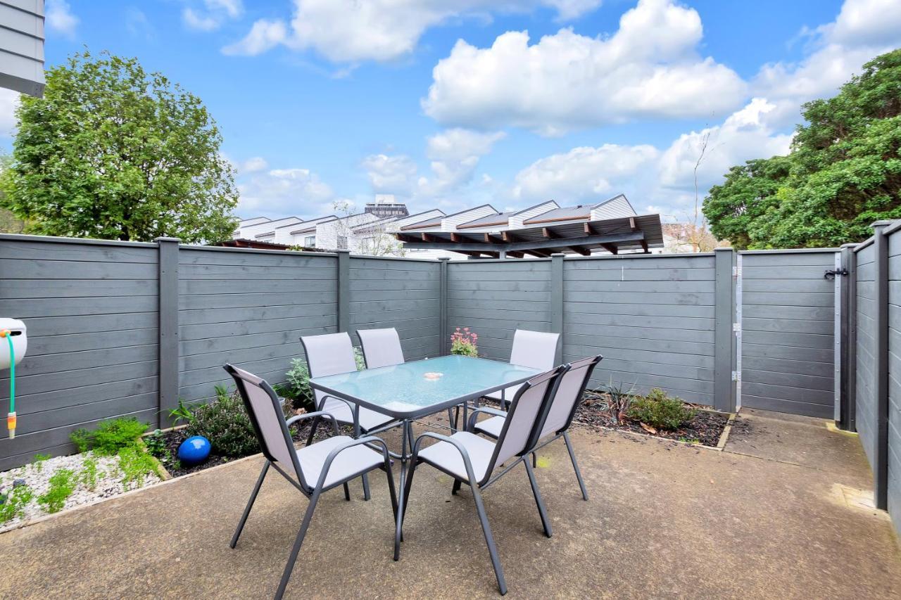 Greenwich Townhouse With Parking And Air-Con Auckland Dış mekan fotoğraf