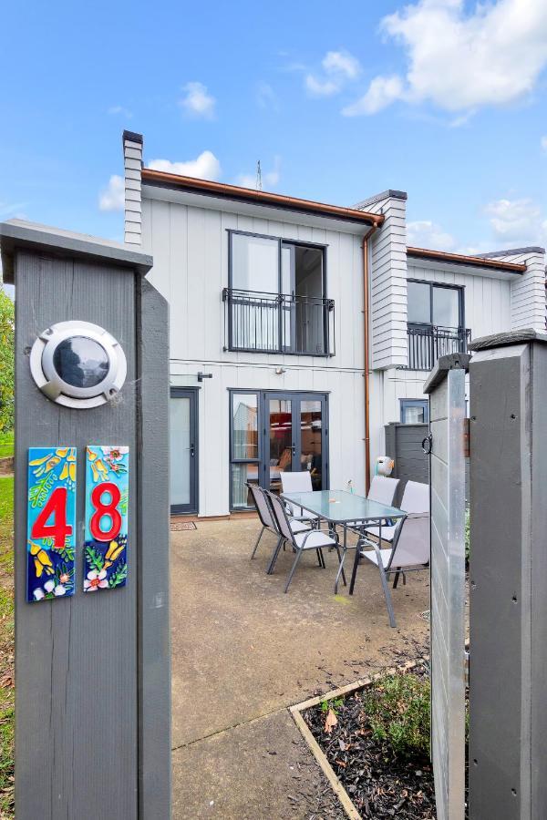 Greenwich Townhouse With Parking And Air-Con Auckland Dış mekan fotoğraf