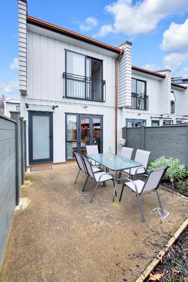 Greenwich Townhouse With Parking And Air-Con Auckland Dış mekan fotoğraf
