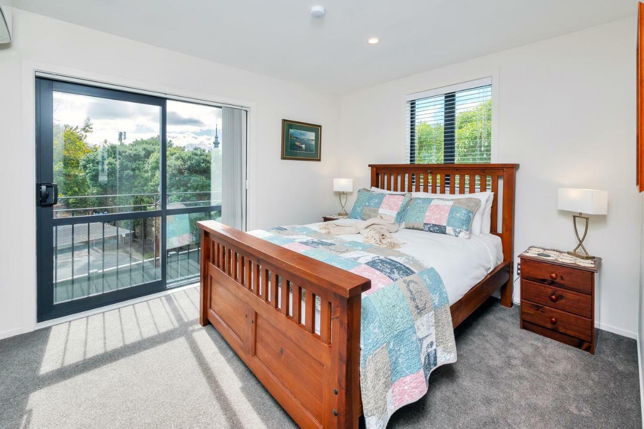 Greenwich Townhouse With Parking And Air-Con Auckland Dış mekan fotoğraf